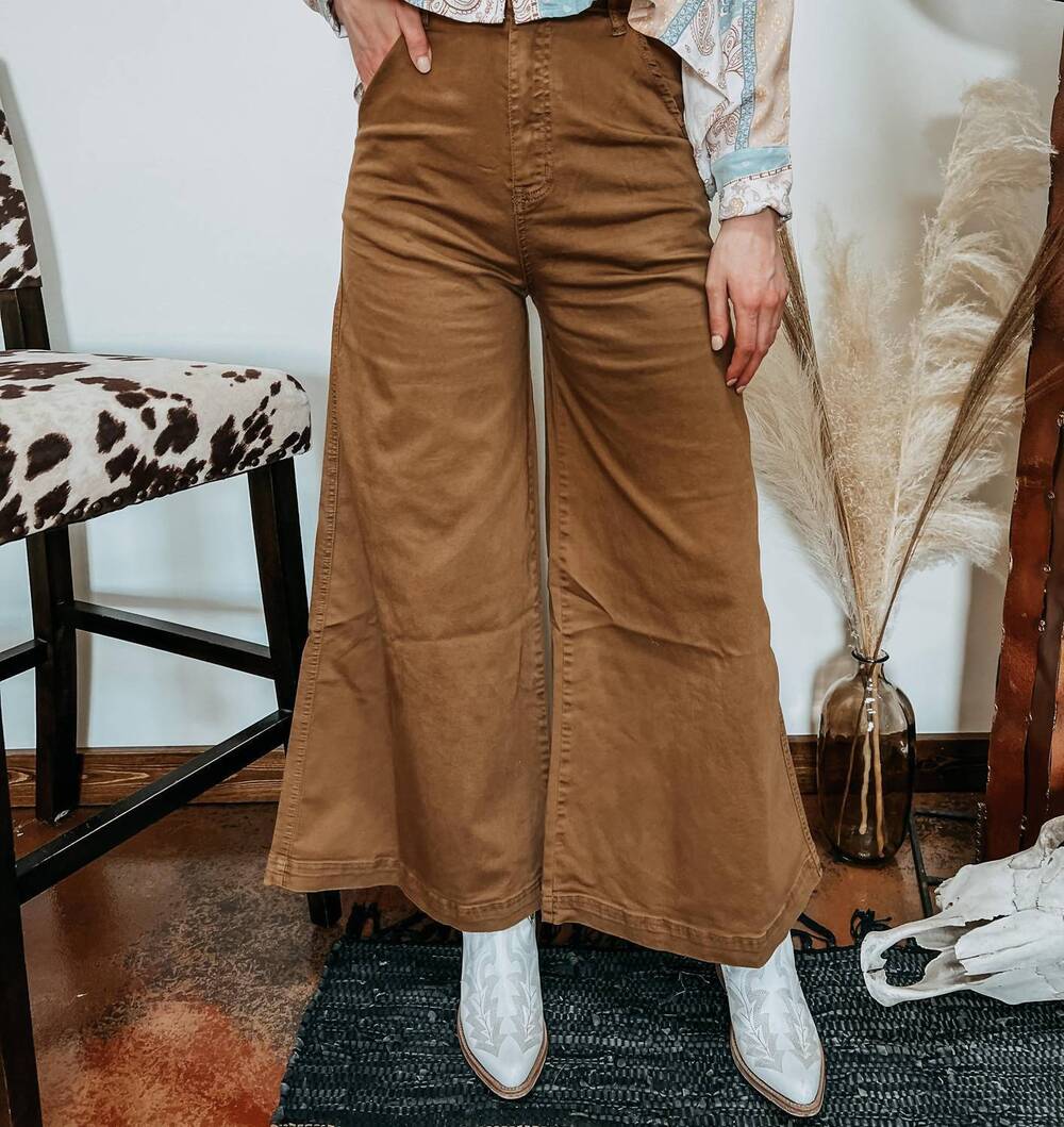 NEW LISTICLE women's the phoenix wide leg jeans in camel